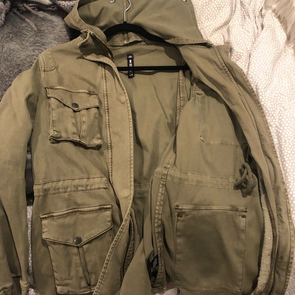 LORD AND TAYLOR GREEN UTILITY JACKET - Picture 6 of 6